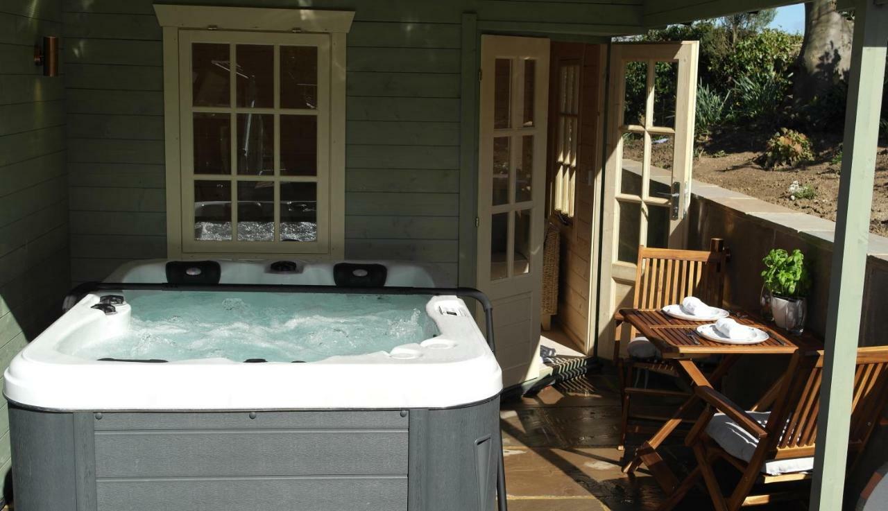 Ashford House 'The Snug' Private Hot Tub Apartment Fylingthorpe Exterior photo